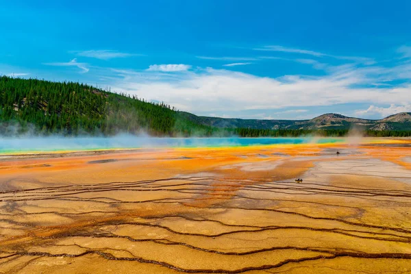 Beautiful Shot Grand Prismatic Spring Yellowstone National Park Blue Sky — Zdjęcie stockowe