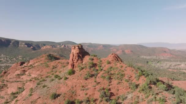 Flyby Red Rock Mountain Monument Cathedral Rock Sedona Arizona Sunrise — Stock videók