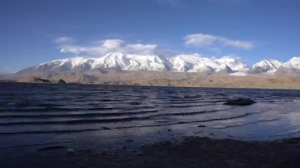 Beautiful View Snow Covered Mountain Lake Foreground Time Lapse — Video