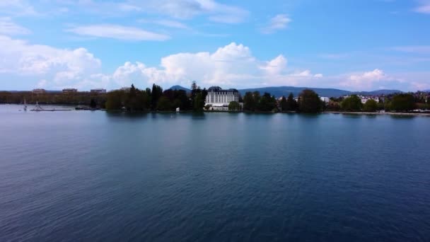 フランスのアヌシー湖の美しい皇居 — ストック動画