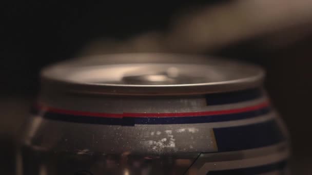 Macro Focus Shot Top Aluminium Can Blurred Dark Background — Vídeos de Stock
