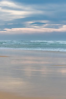 Landes 'te Biscarosse, kışın güzel plaj.