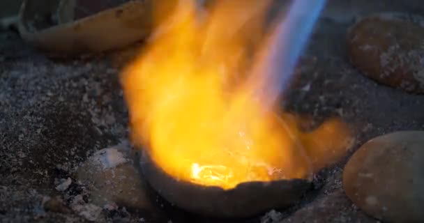 Jakarta Indonesia June 2022 Traditional Gold Craftsmen Melt Gold Bullion — Vídeos de Stock