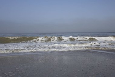 Hollanda Kuzey Denizi kıyısındaki dalgalar, konsept: tazelik, tatil, dinginlik (yatay), Noordwijk, Güney Hollanda, Hollanda