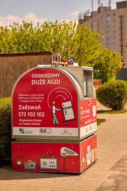 The collecting containers for electrics and batteries in the Stare Zegrze district.