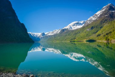 Norveç, Olden 'de güzel bir dağ manzarası