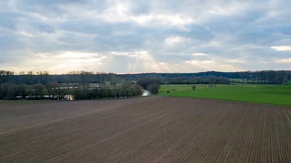 Picturesque View Sun Rays Cloudy Sky Agricultural Field — Zdjęcie stockowe