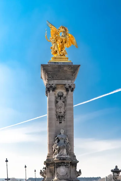 Paris Alexandre Iii Bridge Seine Gilt Bronze Statue Pylon — Stock Photo, Image