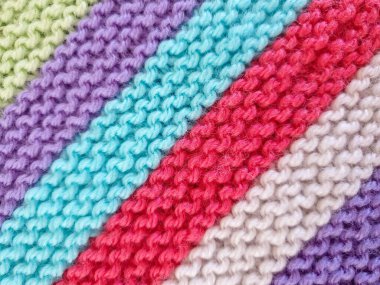 Titreşimli renkler örgü ören iki iğne