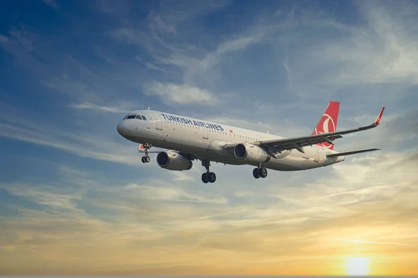 Airplane Airline Turkish Airlines Landing Approach Cologne Bonn Airport Side — Stock Photo, Image