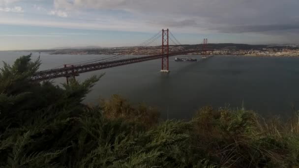 Beautiful View 25Th April Bridge Bridge Rainy Day — Video Stock