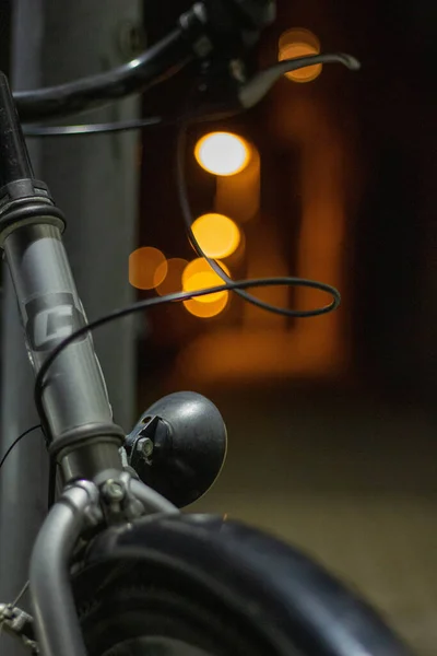 Selektiv Fokusbild Cykel Mot Bokeh Lampor — Stockfoto