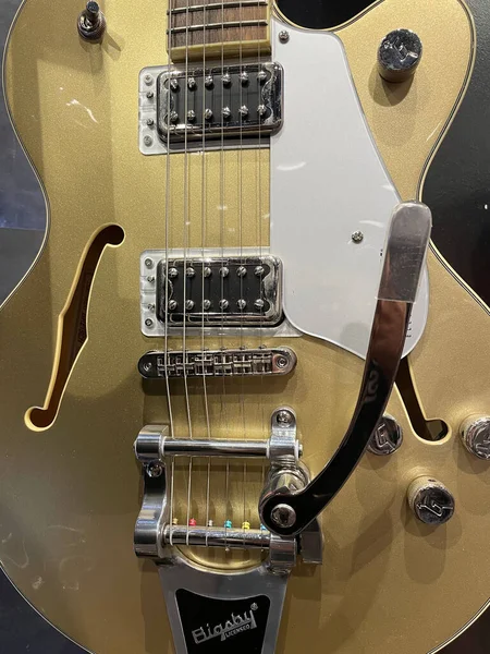 Augusta Usa Guitar Center Retail Store Light Gold Classical — Stockfoto