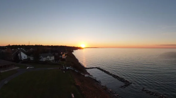 Beautiful View Lake Erie Houses Shore Sunset North America — kuvapankkivalokuva