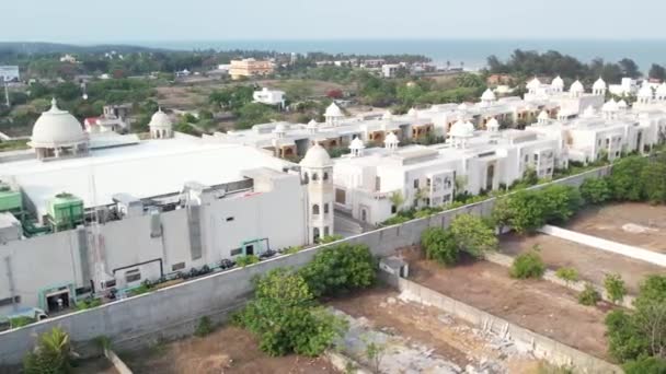 Aerial Slow Movement White Buildings Park Chennai — Vídeos de Stock