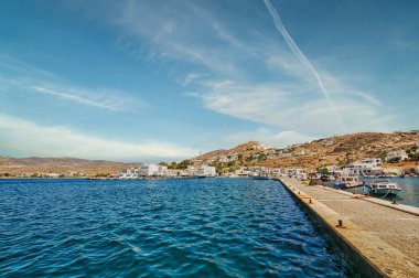 Hayır, Yunanistan. 28 Aralık 2010: Yunanistan 'ın Ios adasındaki güzel bir köy olan Gialos veya Yialos, adanın ana limanı..