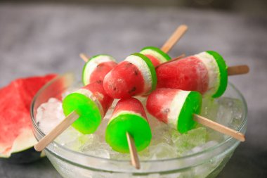 Karpuzlu dondurma, meyveli buzlu dondurma.