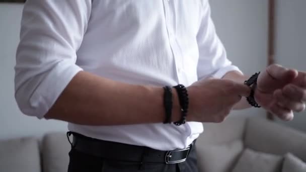 Closeup Male Putting His Watch His Wrist Preparation His Wedding — Stockvideo