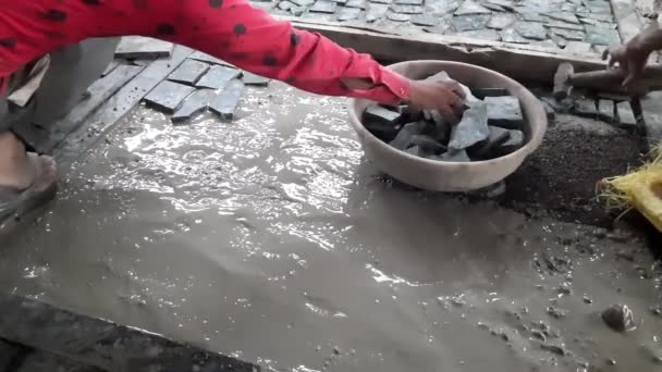 Workers Laying Broken Tiles Concrete Performing Floor Application Concrete Fixing — ストック動画