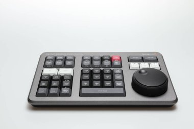 Beyaz arkaplanı izole ederek video düzenleme ve renk derecelendirme için Blackmagic tasarımının hız düzenleyicisini çözümle.