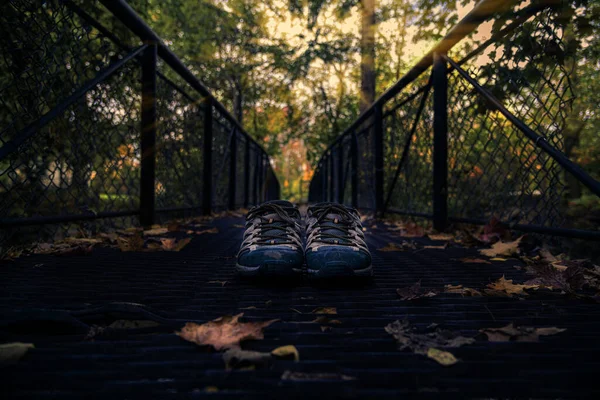 Vertical Shot Pair Shoes Bridge — Zdjęcie stockowe