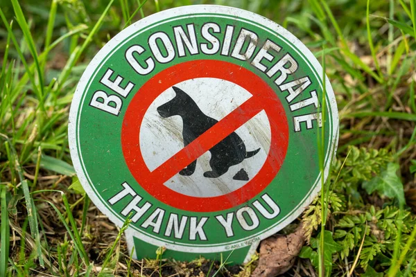 Sign Side Path Encourages Dog Owners Clean — Stock Photo, Image