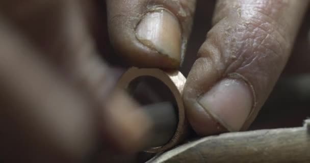 Jakarta Indonesia June 2022 Traditional Goldsmith Forms Ring Hone — Vídeo de Stock