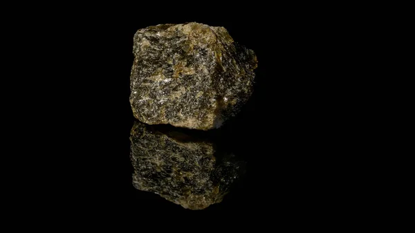 Closeup Golden Quartz Mineral Pyrites Isolated Reflective Black Surface — Stok fotoğraf