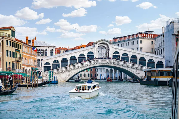 Rialto Bridge Grand Canal Vaporetto Venice Italy — Stock Photo, Image