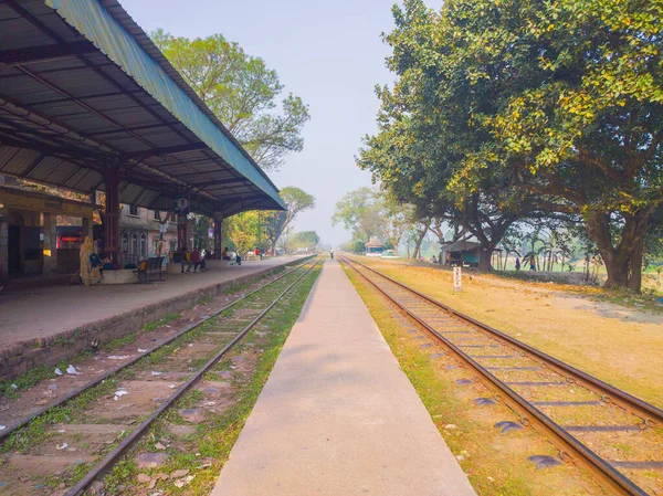 Platform Rural Railway Station Passengers Waiting Arrival Train — Stockfoto