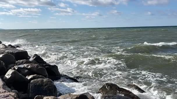 Slow Motion Waves Crashing Stone Beach — Vídeo de stock
