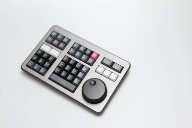 Beyaz arkaplanı izole ederek video düzenleme ve renk derecelendirme için Blackmagic tasarımının hız düzenleyicisini çözümle.