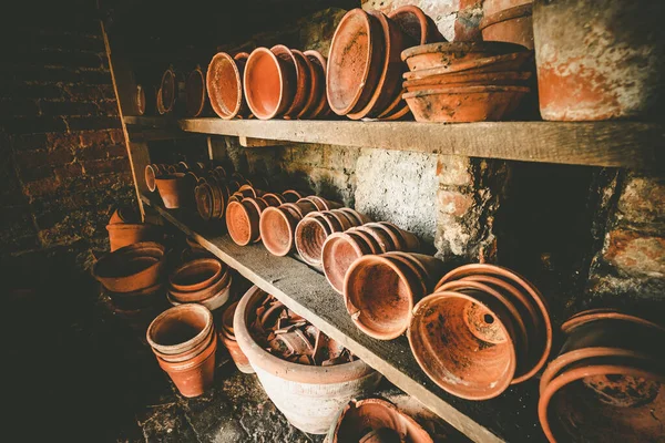 Terracotta Pots Pans Gardener Shed Calke Abbey —  Fotos de Stock