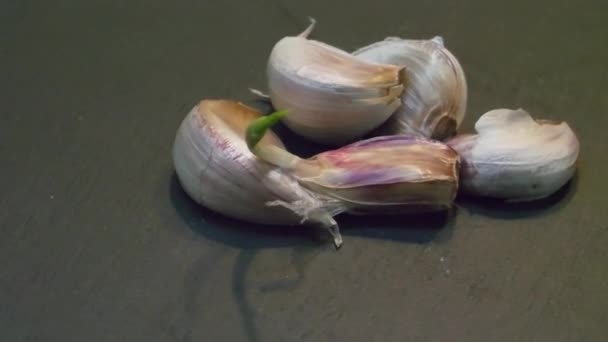 Closeup Shot Garlic Cloves Gray Surface — Vídeos de Stock
