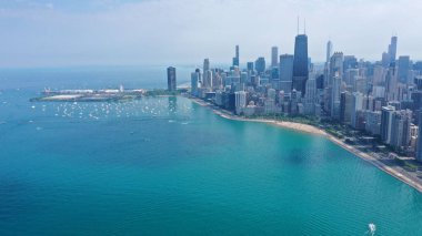 Chicago 'nun gökyüzü ve Michigan Gölü' nün havadan görüntüsü.
