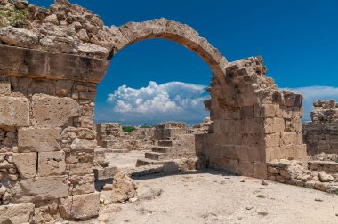 Kıbrıs Rum Kesimi 'nin Paphos Arkeoloji Parkı' ndaki harabelerin güzel manzarası