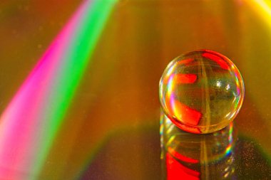 Yansıması olan aynalı bir küre görüntüsü