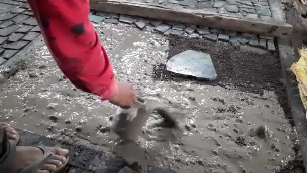 Aworkers Performing Floor Application Pouring Cement Water Concrete Fixing Small — ストック動画