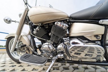 Yamaha 'dan klasik V motorlu helikopter.