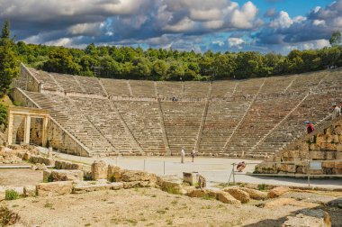 Epidaurus, Yunanistan. 3 Mart 2010: Epidaurus veya Epidavros antik tiyatrosu, Argolida ili, Moreloponnese, Yunanistan.  