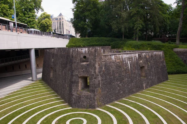 Närbild Del Ett Slott Och Cirkulär Landkonst Park Luxemburg — Stockfoto