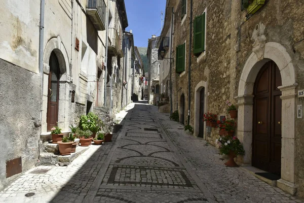 Een Smalle Straat San Donato Val Comino Een Dorp Vlakbij — Stockfoto