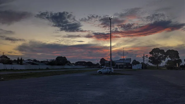 Ein Leerer Parkplatz Bei Sonnenuntergang — Stockfoto