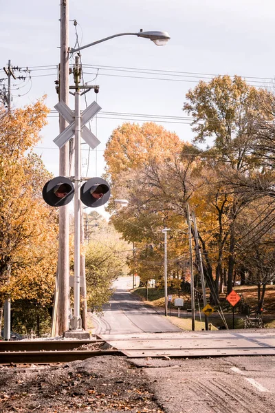 Een Verticaal Shot Van Een Spoorwegovergang Herfst Nolensville Tennessee — Stockfoto