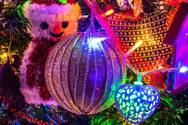 Detailní Záběr Vánoční Výzdoby Vánoční Stromeček Světly — Stock fotografie