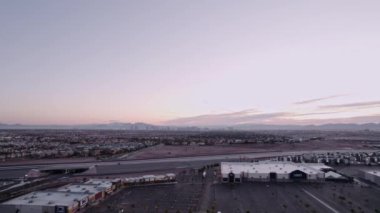 Summerlin, Las Vegas, Nevada 'daki binaların ve otoyolların hava görüntüsü