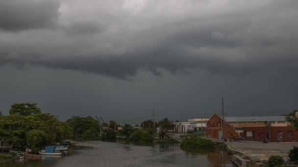 Lapso Tempo Nuvens Escuras Tempestuosas Sobre Rio San Juan Matanzas — Vídeo de Stock
