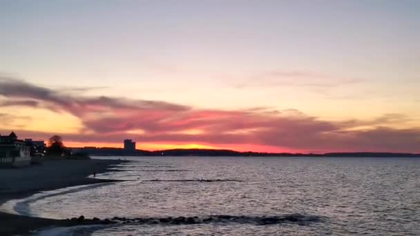 Silhouette View Man Walking Sandy Beach Dusk Sky Sunset — Stock Video