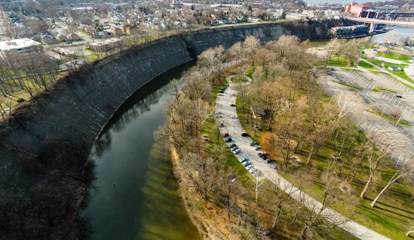 Vista Del Pájaro Del Río Rodeado Árboles Sin Hojas Los —  Fotos de Stock