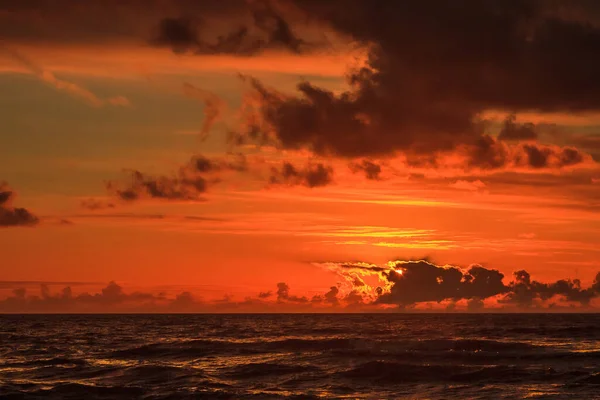 Una Toma Fascinante Una Puesta Sol Costa Del Mar Báltico — Foto de Stock